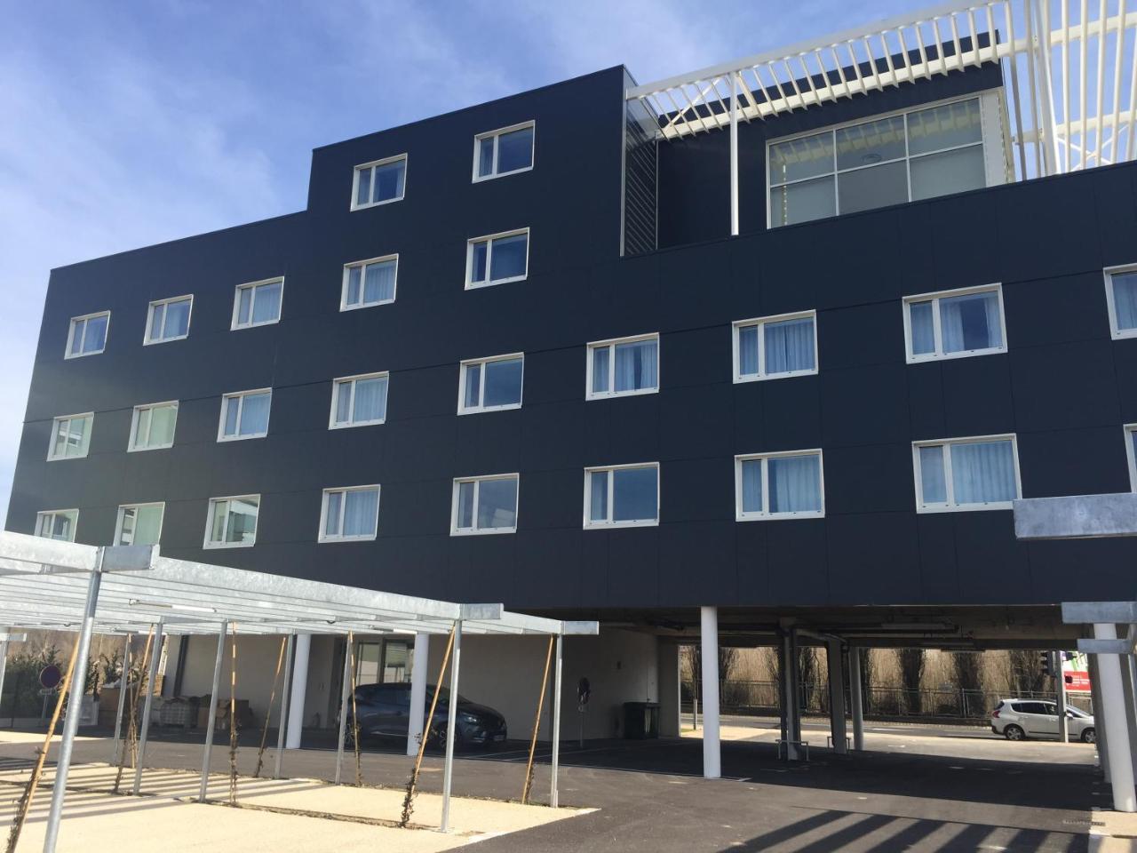 Hotel Les 3 Vallees Саран Екстериор снимка